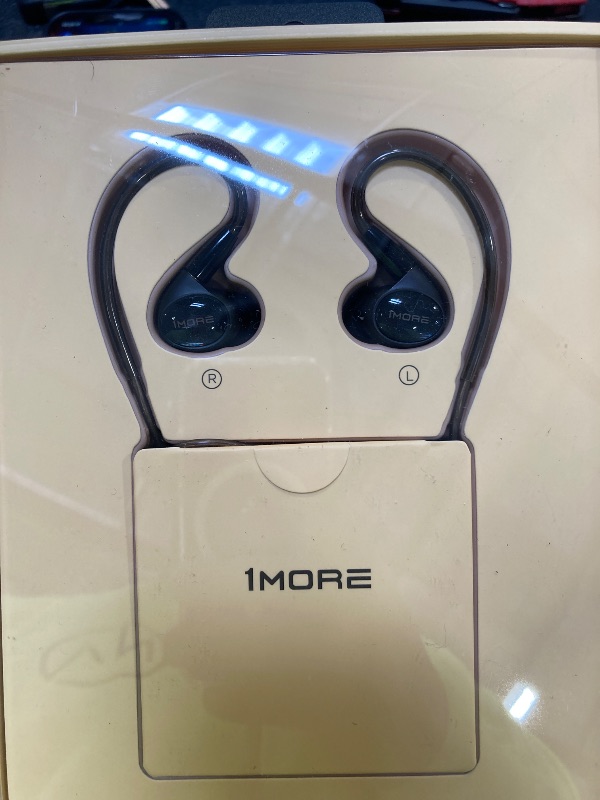 Photo 1 of 1MORE Penta Driver Wired in-Ear Earphones, Hi-Res Certified Hybrid Multi-Driver Headphones with HiFi Sound, Detachable MMCX Connector, MEMS Mic and 3-in-1 Control, for Smartphones, PC, Tablet