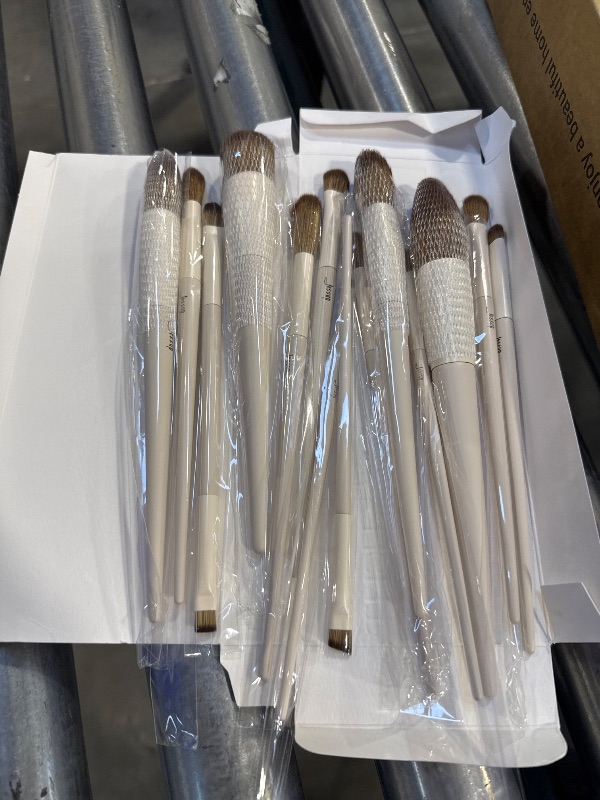 Photo 1 of Jessup Makeup Brushes 14Pcs Makeup Brush Set Premium Synthetic Powder Foundation Contour Blush Concealer Eye Shadow Blending Liner Make Up Brush Kit Light Grey T329