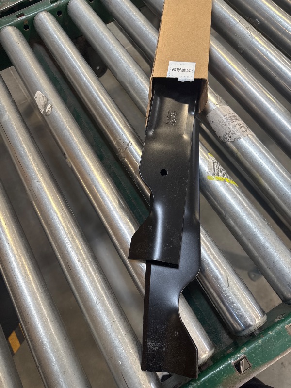 Photo 1 of YTH22V46 46 inch Mower Blades for Hus qvarna Craftsman Poulan 405380 532405380 Z246 YTH20K46 YTH21K46 YTH22K46 YTA22V46 RZ4623 YT3000 46'' Deck Lawn Mower(High Lift)
