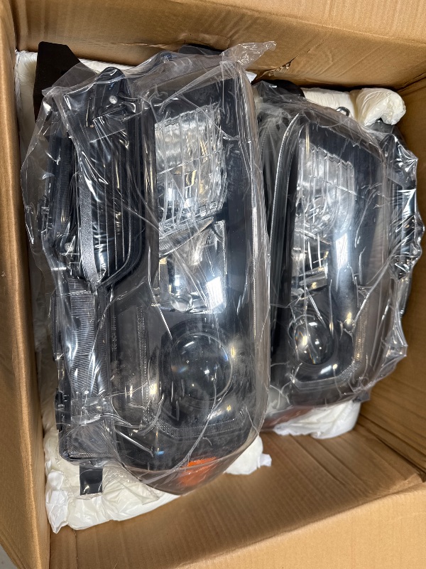 Photo 1 of Fit For 2016-2021 Toyota Tacoma Headlights,Halogen Headlamp with LED DRL Black Housing Amber Reflector Replacement Driver Passenger Side
