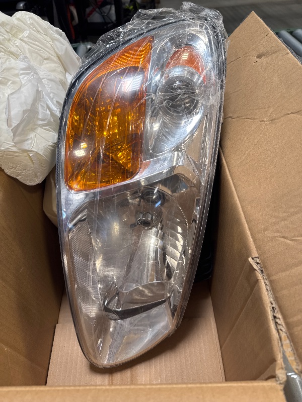 Photo 1 of Right Headlight Assembly for 2007 2008 2009 Ki-a Spectra, Passenger Side Halogen Headlamp with Bulbs Clear Lens Black Housing Amber Reflector, 1 PC, Replace# 921012F530
