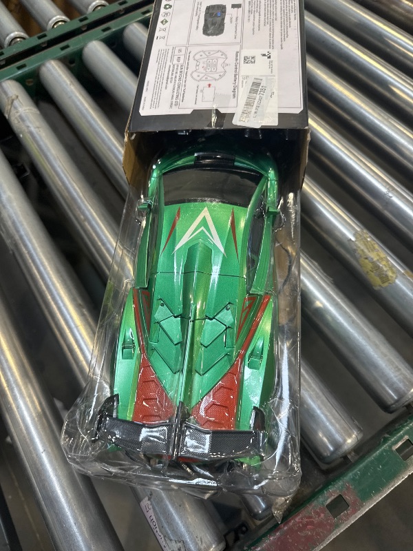 Photo 1 of Veeniix V992 Transform Remote Control Car, 2-in-1 Transform Robot RC Cars,1:14 Scale,Robot Toy Car with Sound & Light,Gesture Sensing,Automatic Deformation,Gifts Toys for Boys and Girls 4-6(Green)