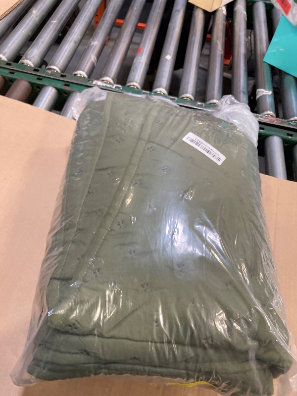 Photo 1 of Andency Olive Green California King Size Quilt Bedding Set (112x104 Inch), 3 Pieces Soft Lightweight Bedspread Coverlet, Boho Summer Quilt Cal King for All Season(1 Quilt, 2 Pillow Shams)