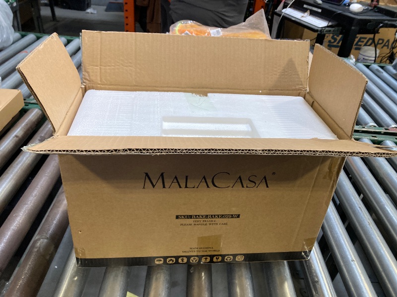 Photo 1 of MALACASA Casserole Dishes for Oven, Porcelain Baking Dishes, Ceramic Bakeware Sets of 4, Rectangular Lasagna Pans Deep with Handles for Baking Cake Kitchen, White (9.4"/11.1"/12.2"/14.7"), Series