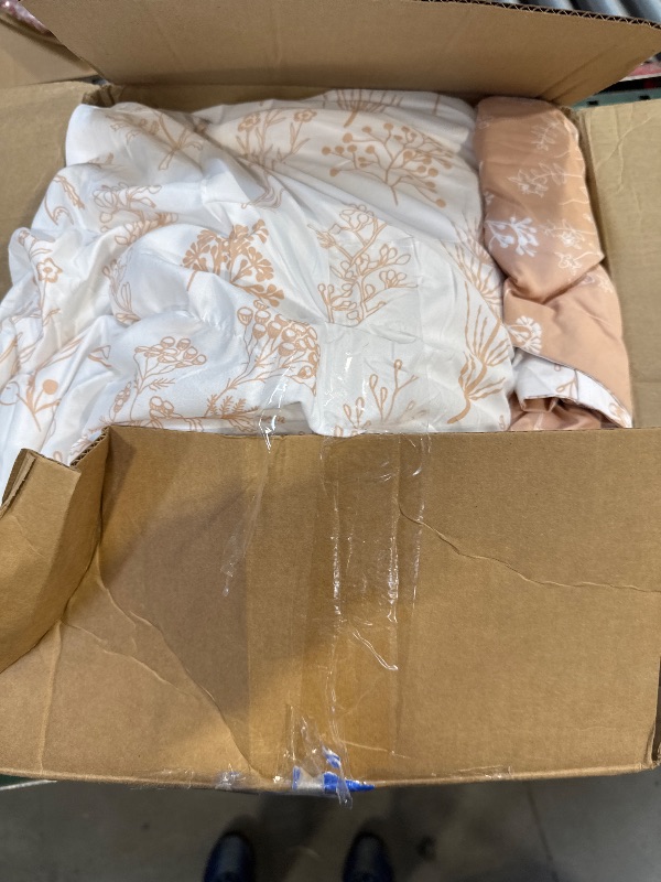 Photo 1 of Bedsure Oversized Queen Comforter Set - Dusty Rose Bed Set, 3 Pieces Cute Floral Bedding, 1 Soft Reversible Botanical Flowers Comforter and 2 Pillow Shams