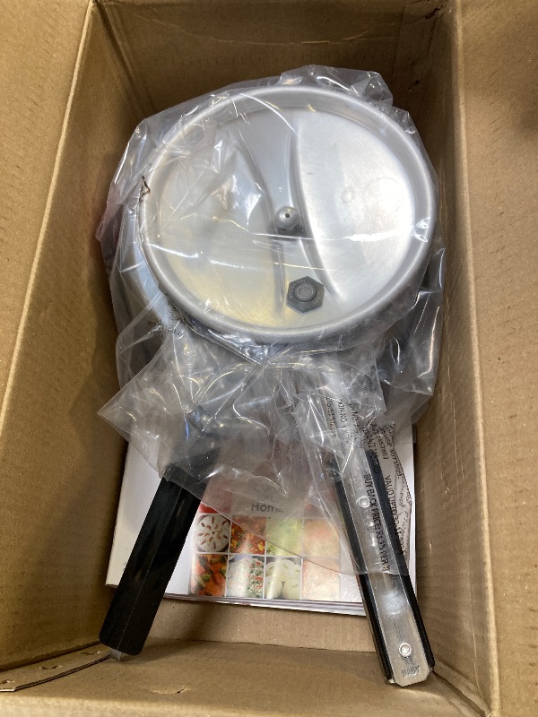 Photo 1 of Hawkins 4 Litre Contura Pressure Cooker, Handi Inner Lid Cooker, Silver (HC40)