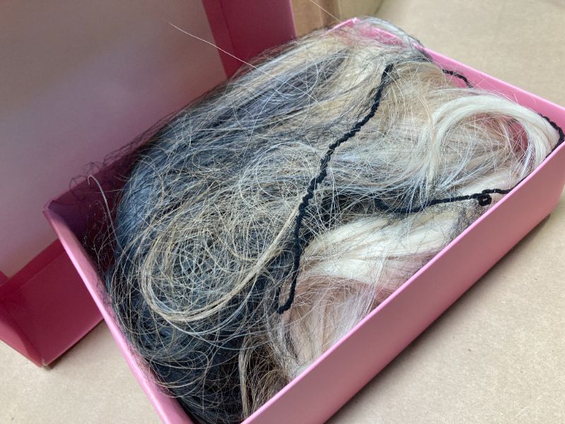 Photo 1 of NAYOO Long Platinum Blonde Wavy Wig for Women 26 Inch Middle Part Curly Wavy Wig Natural Looking Synthetic Heat Resistant Fiber for Daily (Platinum Blonde)