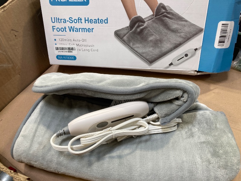 Photo 1 of Electric Heated Foot Warmer Soft Flannel Foot Heater with 2h Auto Off & 3 Heat Levels Full Body Use Heating Pad for Feet, Abdomen, Cramps, Pain Relief Pocket Design 16" x 22" Grey