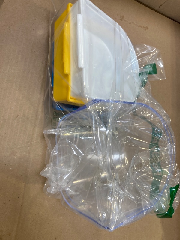 Photo 1 of Honeydak 3 Pieces Clear Bird Bath for Cage Parakeet Bird Cage Accessories Hanging Bath Box Parrot Bathing Tub with View for Cockatiel Conure Canary Budgies Parrots(Vivid Color)
