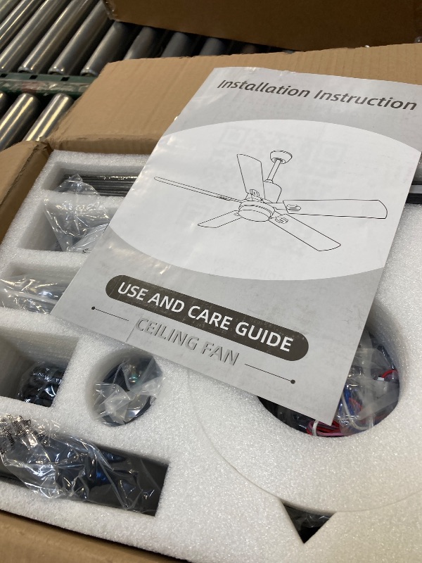 Photo 1 of 42'' Ceiling fan with 5 blades and dimming light 