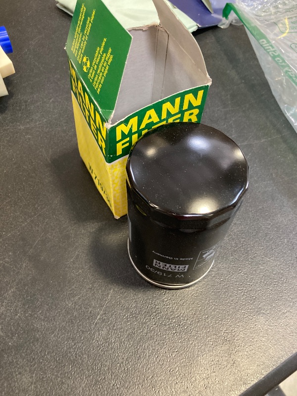 Photo 1 of Mann Filter Mann-Filter W 719/30 Spin-on Oil Filter