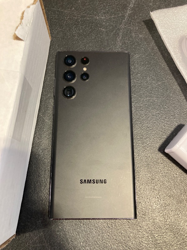Photo 1 of SAMSUNG Galaxy S22 Ultra 5G, US Version, 256GB, Phantom Black - Unlocked (Renewed)