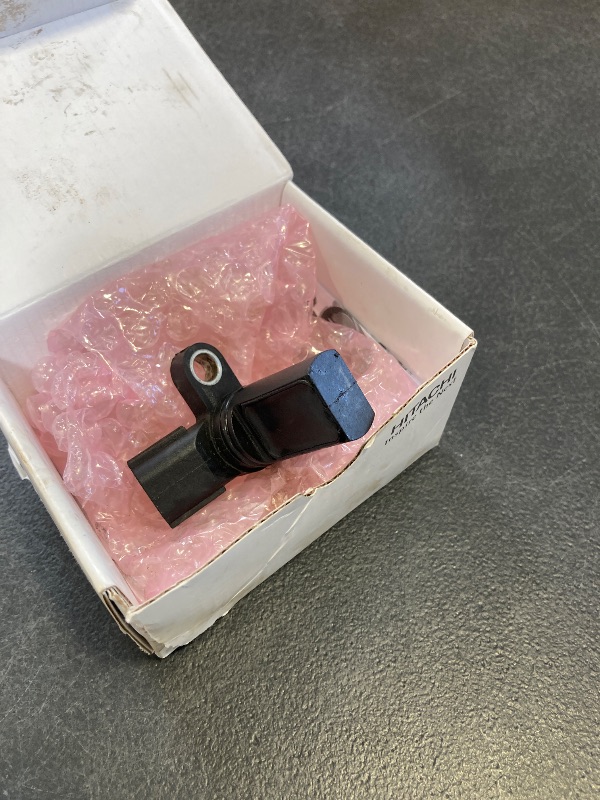 Photo 1 of Hitachi CPS0008 Engine Camshaft Position Sensor