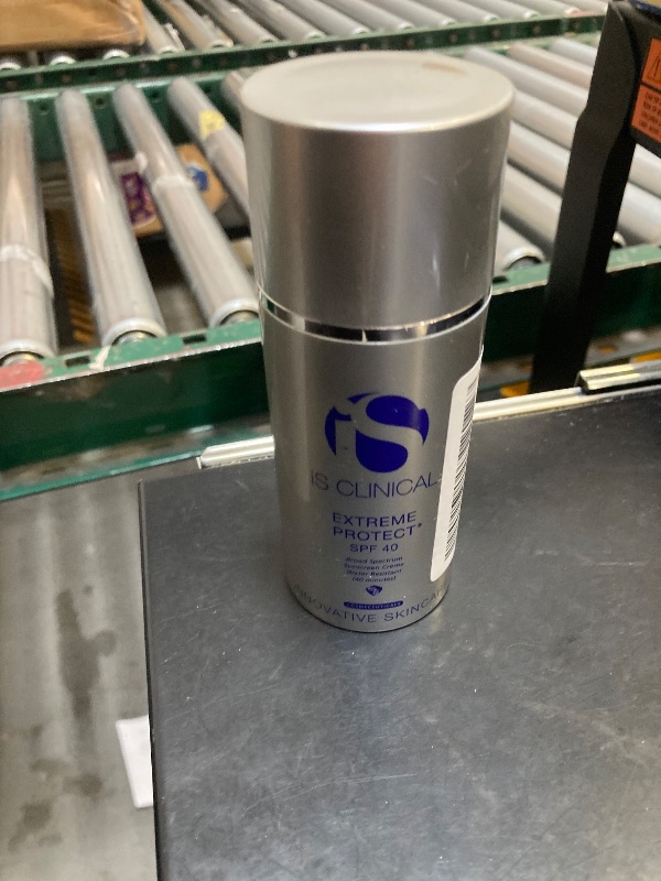 Photo 1 of iS CLINICAL iS CLINICAL Extreme Protect SPF 40 PerfecTint Beige, 100 g, 1 Count (Pack of 1)
