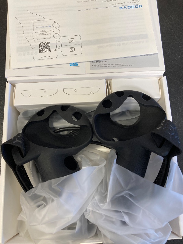 Photo 1 of BOBOVR CD3 Controller Wireless Charging Combo, Support Charging with G3 Grip, Compatible with Quest 3/3S Controller