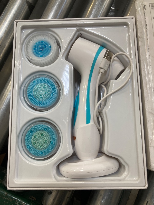 Photo 1 of Spin Facial Brush 