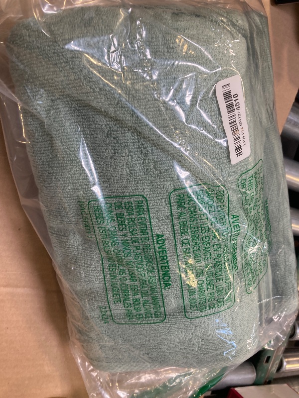 Photo 1 of Amazon Basics 100% Cotton Quick-Dry Lightweight Moisture Absorbing Bath Towel, 2-Pack, Seafoam Green, 54" x 30"