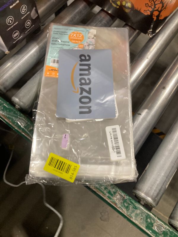 Photo 1 of 7x12 Self adhesive gift wrap 