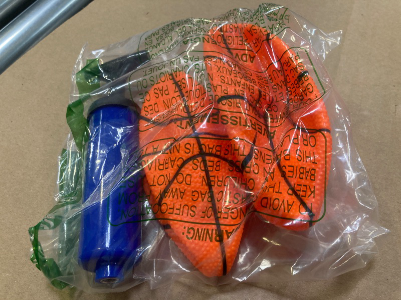 Photo 1 of mini basketball and pump set 