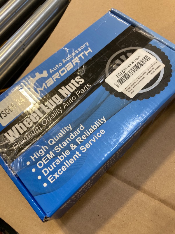Photo 1 of Set of 24, M14x1.5 OEM Factory Wheel Lug Nuts Replacement for Sliverado Sierra 1500 Yukon Avalanche Suburban Express 1500 C1500 K1500 Escalade Traverse Yukon 14mmx1.5 Studs with 6 Lug or 5 Lug Wheel