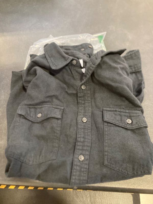Photo 1 of Amazon Essentials Men's Flannel Shirts, Long-Sleeve, Slim-Fit, Two-Pocket, Plaid, Small, Black small