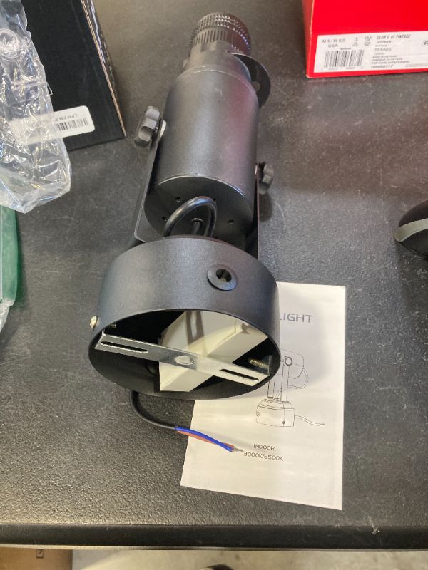 Photo 1 of 15W LED White Spot Light Led Pin Spot Manual Focus Length Adjustable with 4 Apertures, Aperture Size Adjustable