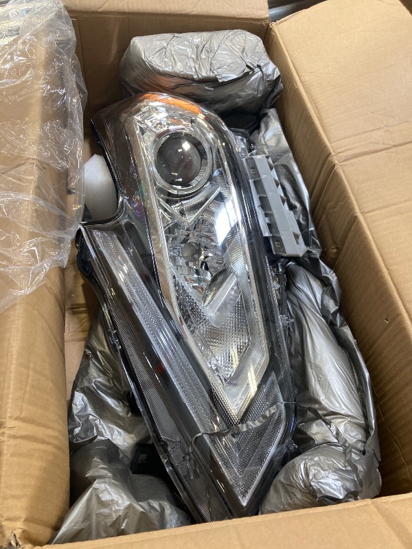 Photo 1 of Halogen Headlight Chrome Housing Headlamp Left Driver Side For 2016 2017 2018 Nissan Altima NI2502247
