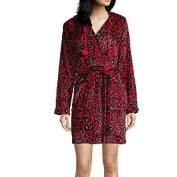 Photo 1 of sleep chic red and green leopard print robe