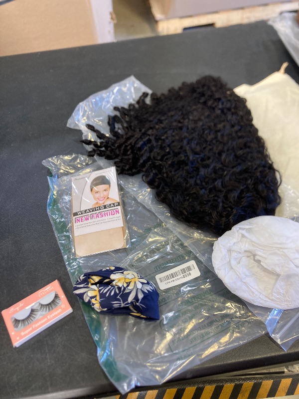 Photo 1 of short wig