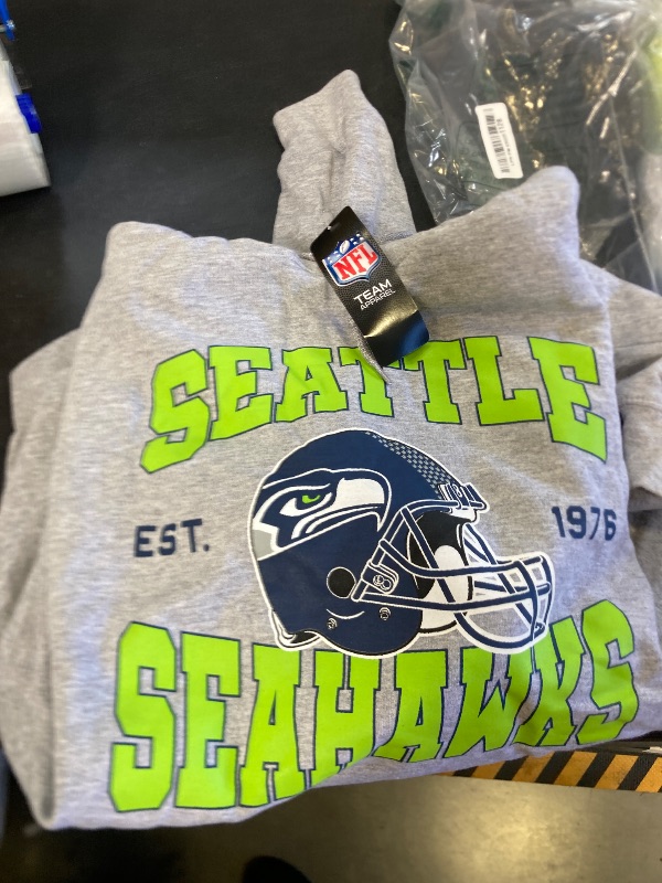 Photo 1 of Junk Food Clothing x NFL - Team Helmet - Unisex Adult Pullover Hoodie for Men and Women - Officially Licensed NFL Apparel
size xl