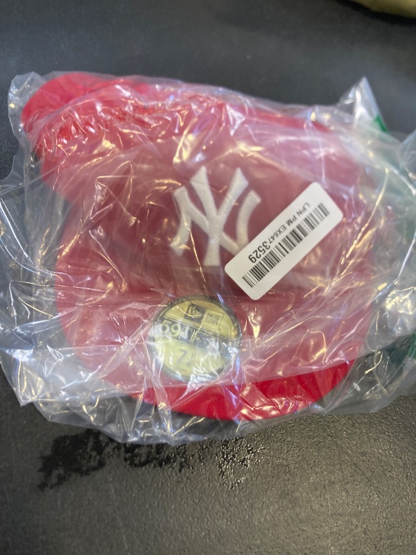 Photo 1 of the button is missing---------------------------------------------------------New Era 59Fifty New York Yankees SC WH Fitted Hat (Red/White) Men's MLB Cap