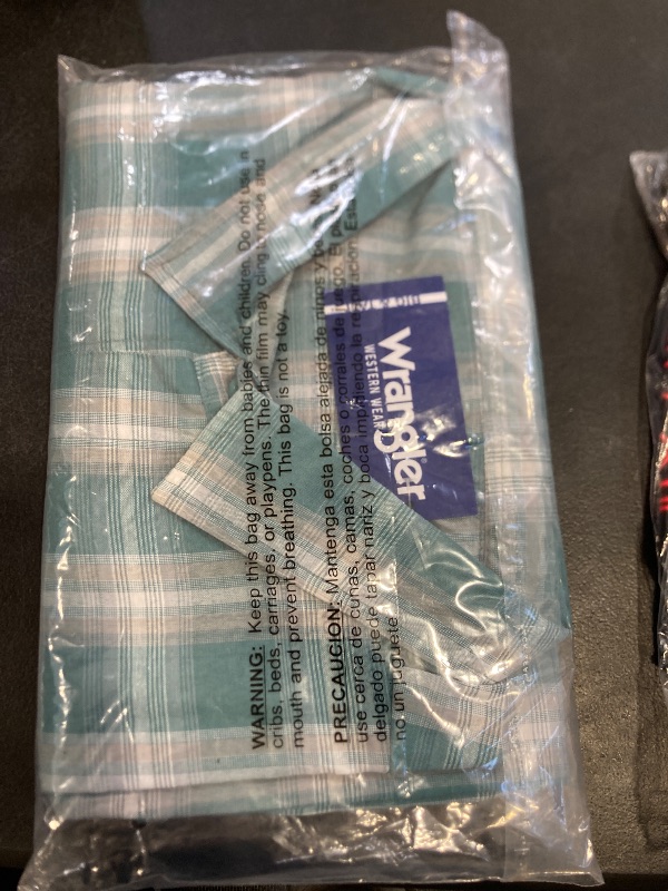 Photo 1 of Wrangler Short Sleeve Plaid Woven Button Down Shirt 5xlt