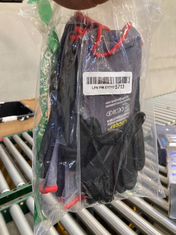 Photo 1 of 6 pairs of gloves