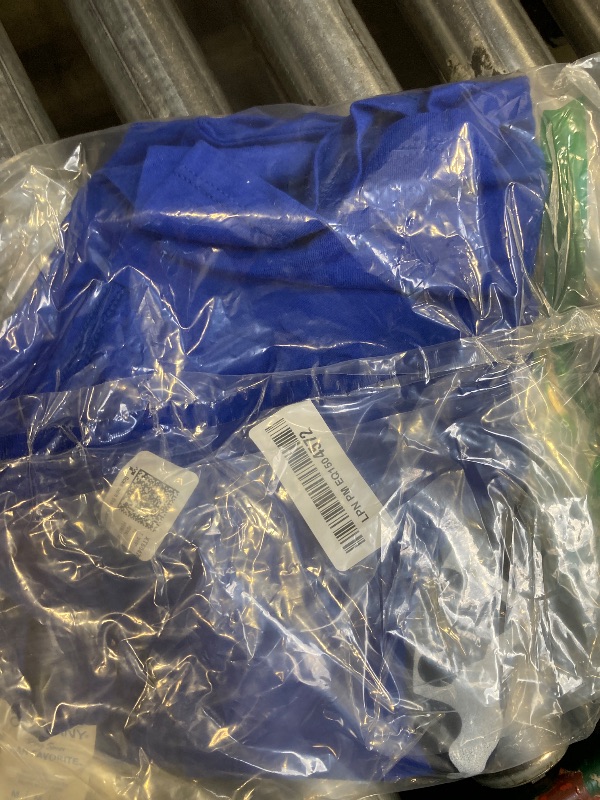 Photo 1 of Female Size Medium Cow-Print Heart T Shirt Women Heifer Farm Mom Mothers Day T-Shirt