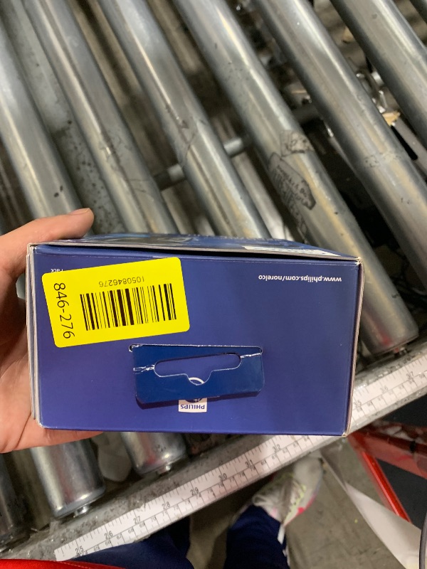 Photo 1 of ***************Very dirty and missing parts***************
Philips Norelco Shaver 3900 Series, Wet and Dry Electric Shaver, P-Cap, Travel Pouch, Charging Stand, Storm Blue, Model S3341/92