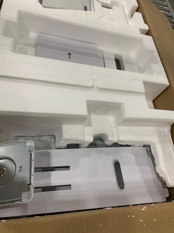 Photo 1 of **see note **LG 34GS95QE 34-inch Ultragear OLED Curved Gaming Monitor WQHD 1440p 800R 240Hz 0.03ms AMD FreeSync Premium Pro NVIDIA G-Sync HDMI 2.1 DisplayPort Tilt/Height/Swivel Stand White