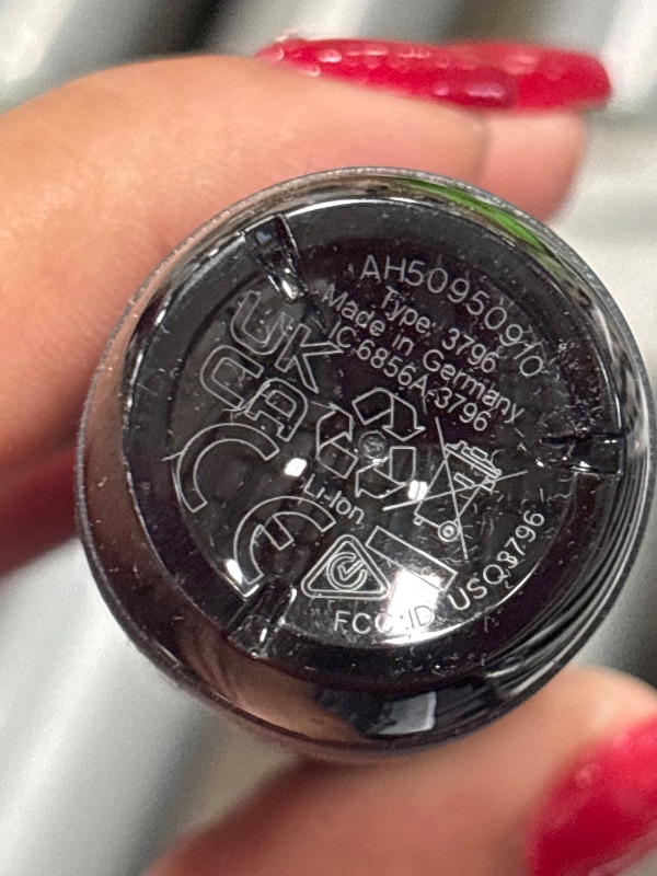 Photo 1 of ***INLUDES EVERYTHING BUT MISSING BRUSH HEADS****
Oral-B iO Deep Clean + Protect Rechargeable Electric Toothbrush, Black with a iO Series 7 Toothbrush, 2 Replacement Brush Heads, and a Charging Travel Case