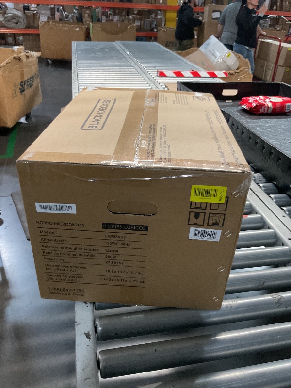 Photo 1 of *** FACTORY SEALED ***
BLACK+DECKER Digital Microwave Oven with Turntable Push-Button Door, Child Safety Lock, Stainless Steel, 0.9 Cu Ft