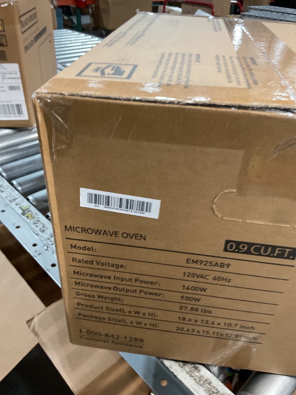 Photo 1 of *** FACTORY SEALED *** BLACK+DECKER Digital Microwave Oven with Turntable Push-Button Door, Child Safety Lock, Stainless Steel, 0.9 Cu Ft