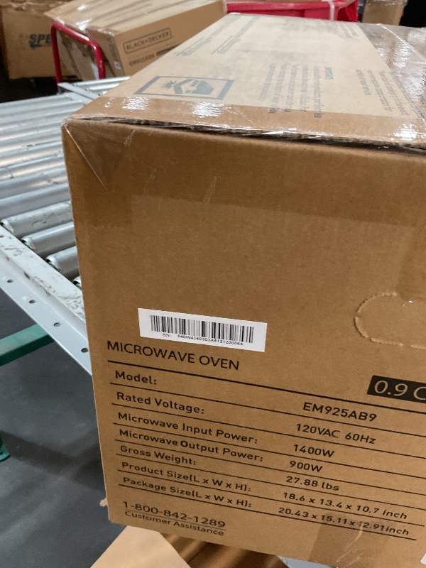 Photo 1 of *** FACTORY SEALED *** BLACK+DECKER Digital Microwave Oven with Turntable Push-Button Door, Child Safety Lock, Stainless Steel, 0.9 Cu Ft