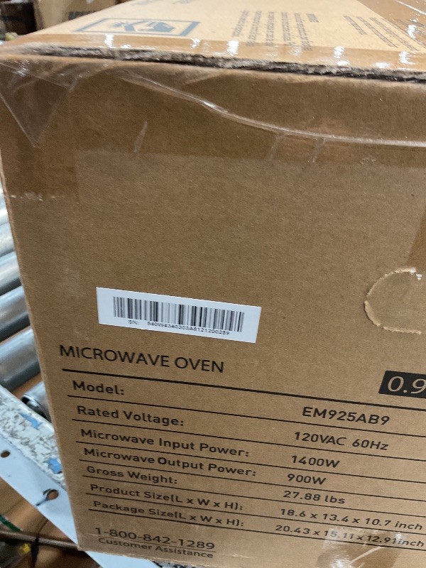 Photo 1 of *** FACTORY SEALED *** BLACK+DECKER Digital Microwave Oven with Turntable Push-Button Door, Child Safety Lock, Stainless Steel, 0.9 Cu Ft