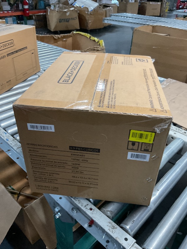 Photo 1 of *** FACTORY SEALED *** BLACK+DECKER Digital Microwave Oven with Turntable Push-Button Door, Child Safety Lock, Stainless Steel, 0.9 Cu Ft