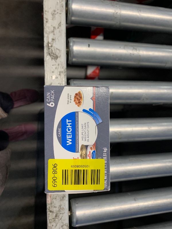 Photo 1 of ***** BEST BUY 12/06/25**** Royal Canin Feline Care Nutrition Weight Care Adult Thin Slices in Gravy Cat Food, 3 oz (Pack of 6)