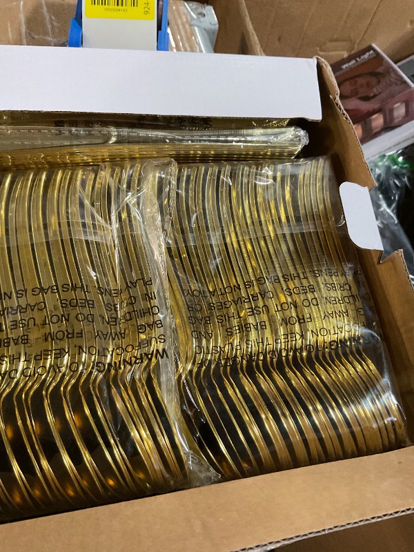 Photo 1 of N9R 500PCS Gold Plastic Silverware - Gold Plastic Cutlery Set Disposable Flatware Dinnerware -200 Forks, 150 Spoons, 150 Knives for Party, Birthday, Wedding Utensils