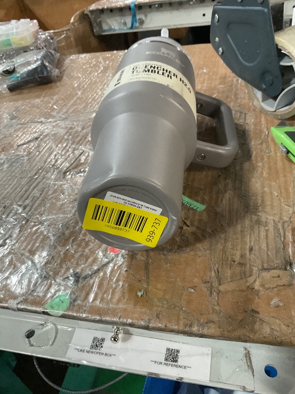 Photo 1 of * a little dirty *
STANLEY Quencher H2.0 Tumbler with Handle and Straw 40 oz | Flowstate 3-Position Lid | Cup Holder Compatible for Travel | Insulated Stainless Steel Cup | BPA-Free | Stone