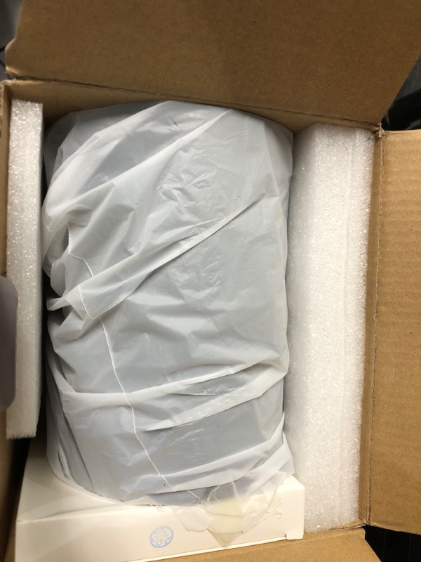 Photo 1 of ?Electric Focus?Magcubic Mini Projector 4K Support, Smart Projector with WiFi 6 and Bluetooth 5.4, 5W Soundbase Speaker, 180° Rotation, Portable Proyector for Home Theater