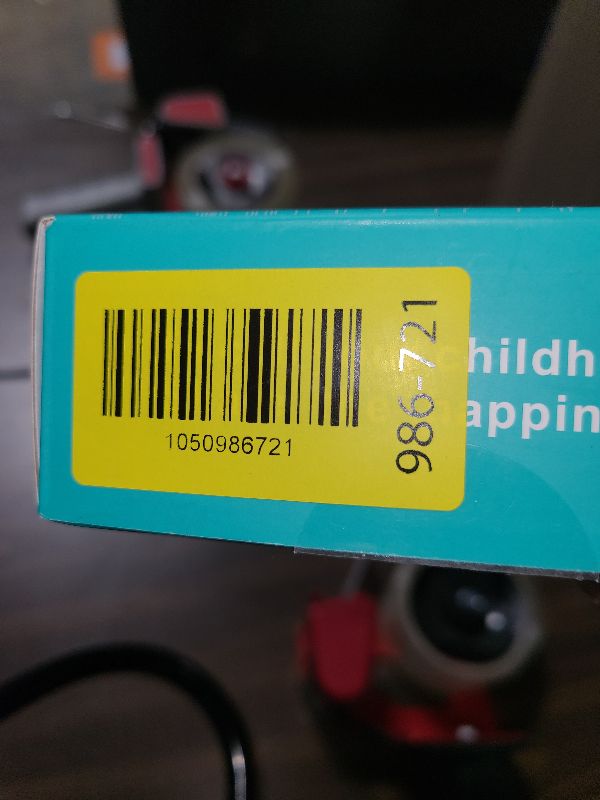 Photo 1 of ?R36MAX 4000mAh Portable Rechargeable Handheld Retro Game Console,Comfort Non-Slip Handheld Standing Retro Game Console with 64G TF Car,4.0-inch Screen,for Office,White