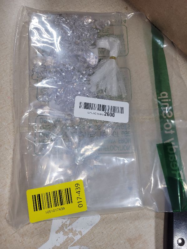 Photo 1 of 18pcs Christmas Tree Decoration Crystal Ornaments - Hanging Acrylic Christmas Snowflake Icicle Drop Crystal Ornaments for Xmas Tree Winter New Year Party Supplies