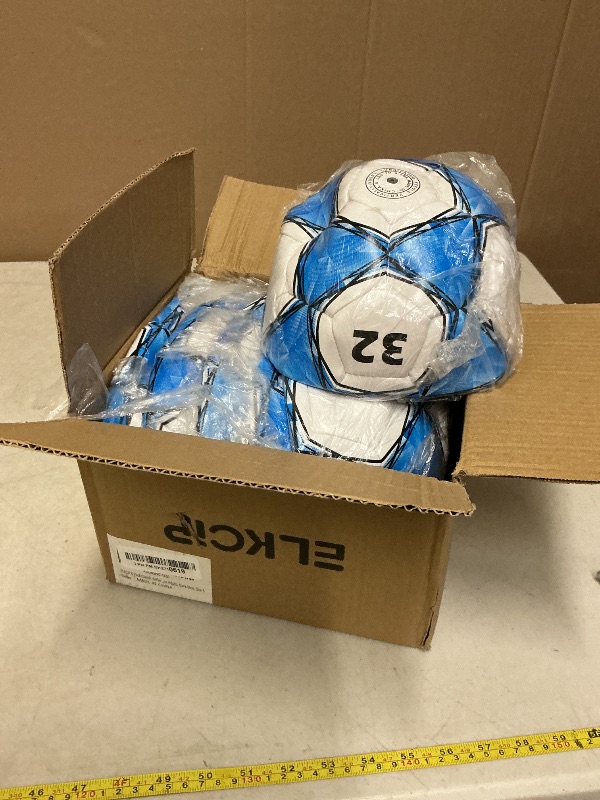 Photo 1 of 6. Pack Classic Deflated Soccer ball Size 5