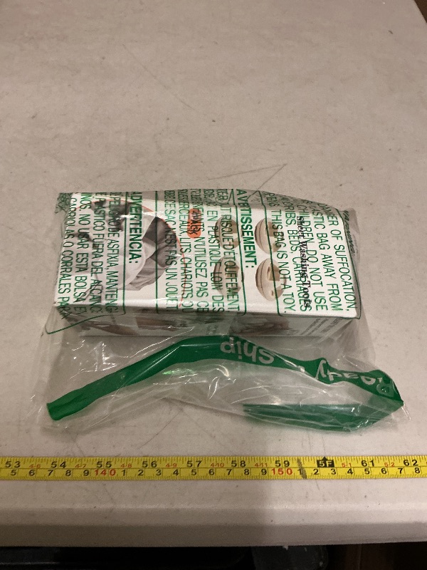 Photo 1 of 4 Pcs Laundry Bed Sheet Detangler Reduces Sheets Blankets Tangled Wrinkles Save Time Reusable in Washer and Dryer Green